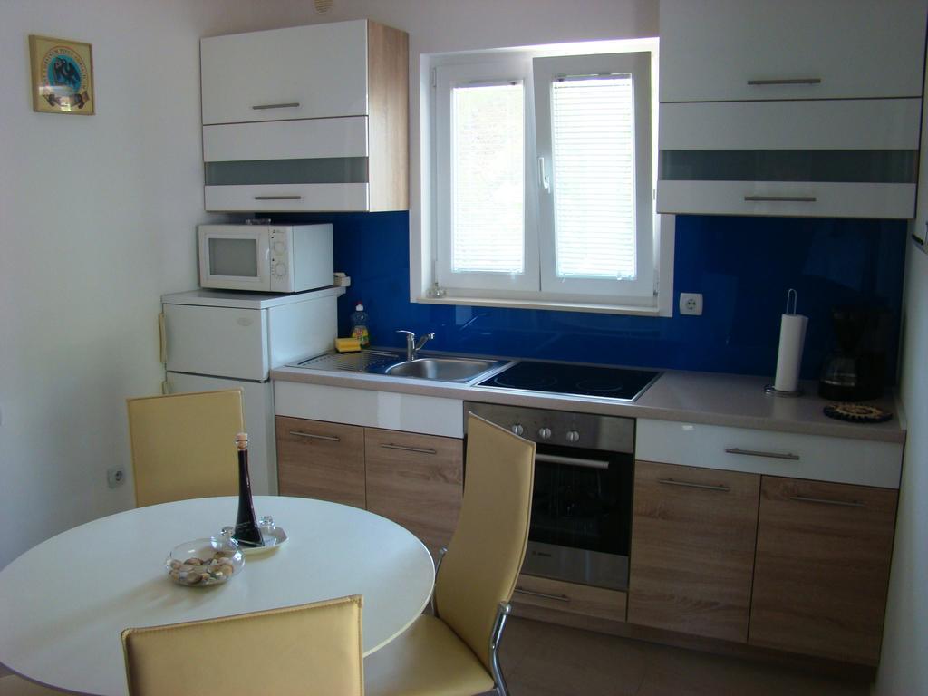 Apartments Pinus Pirovac Szoba fotó